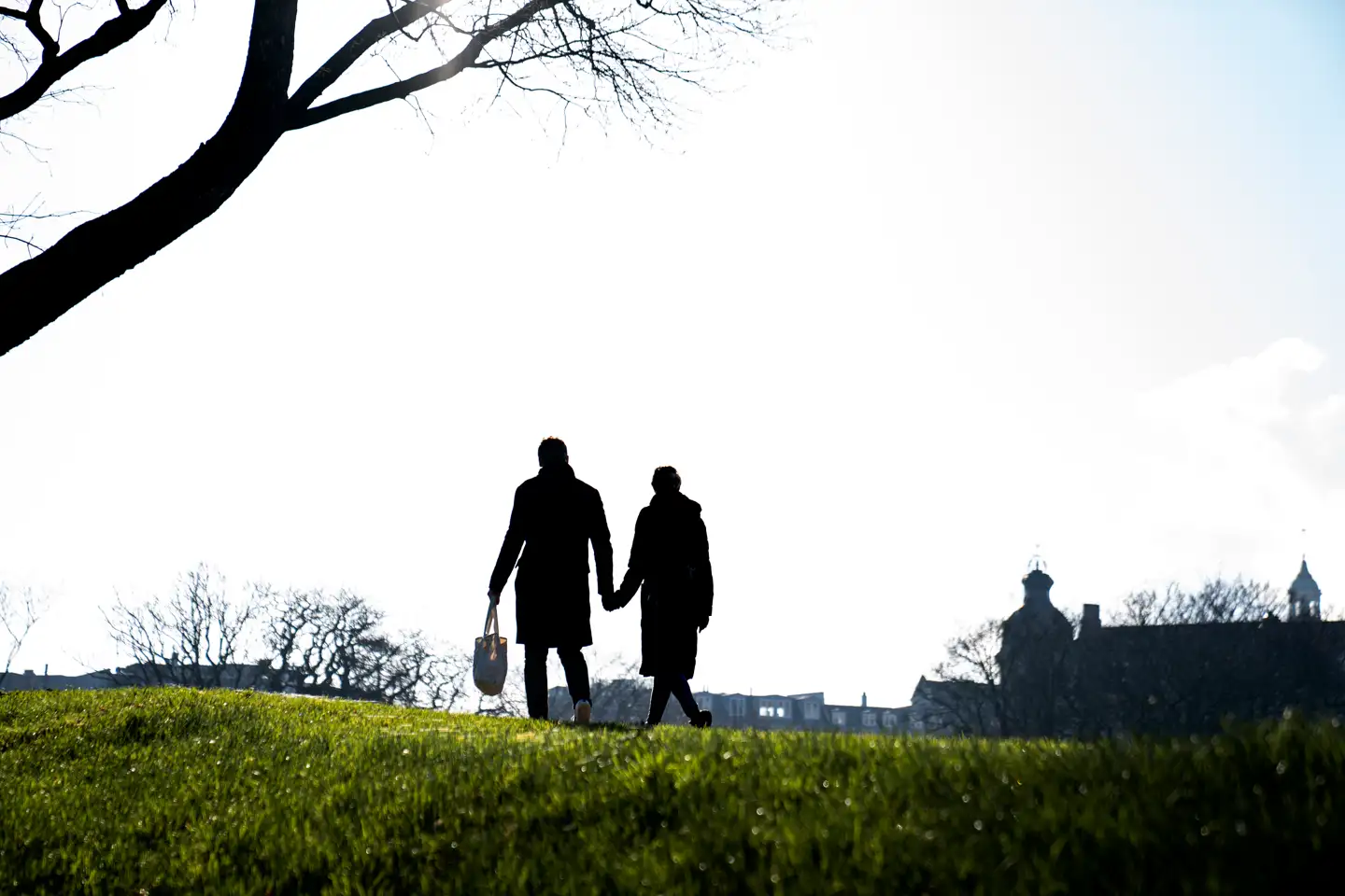 Hvis man får særeje, bør man søge juridisk rådgivning i, hvordan pengene skal anbringes, hvordan det dokumenteres, og hvad man gør, hvis man senere vil bruge midlerne til at købe fast ejendom eller aktier. Det kan spare både advokatregninger og skænderier senere.