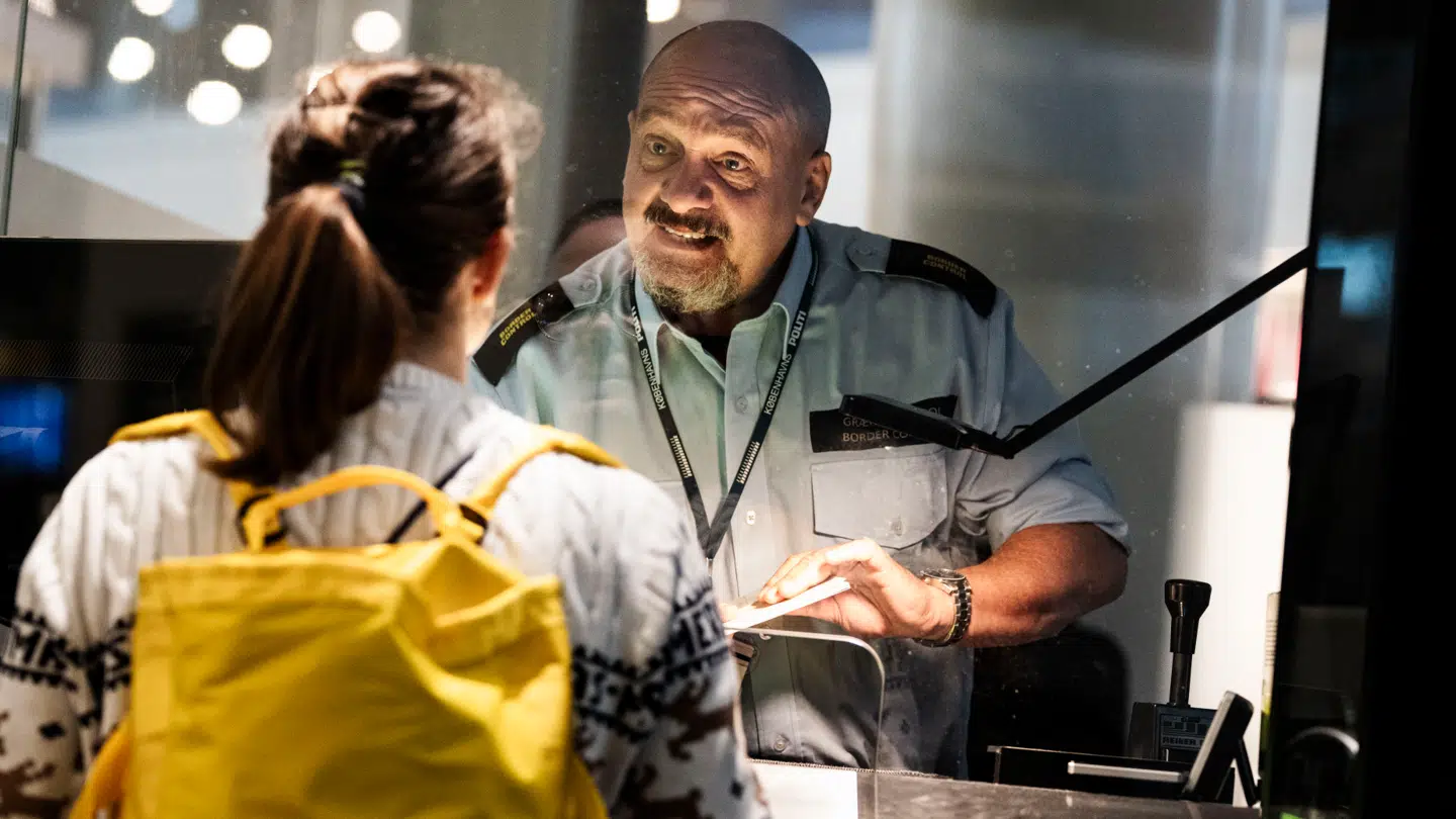 Længere rejser kræver en tur gennem paskontrollen.