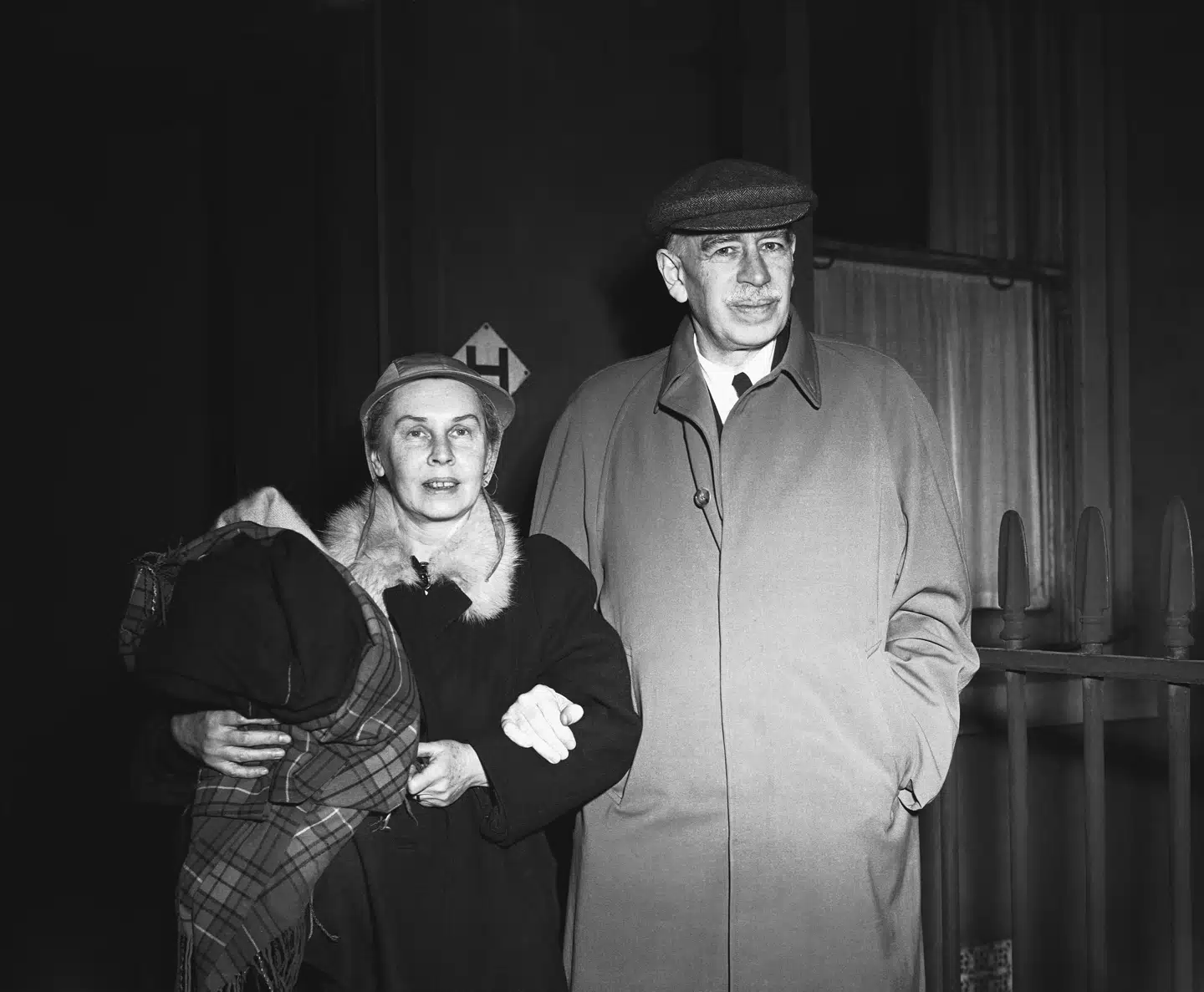 »Keynes skrev ikke for at afvikle kapitalismen, men for at reparere den. For at genoprette tillid til systemet – ikke for at erstatte det med statslig permanentnødstilstand,« skriver Simon Gardner Mogensen. Her ses John Maynard Keynes med sin hustru, Lydia Lopokova, i december 1945.