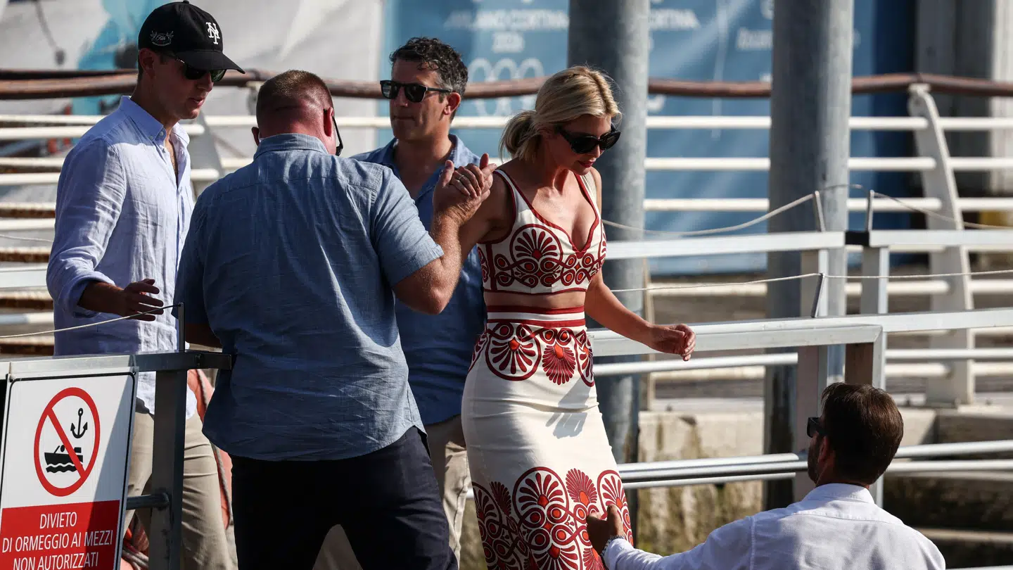 Ivanka Trump ses ankomme til Venedig sammen med hendes mand Jared Kushner.