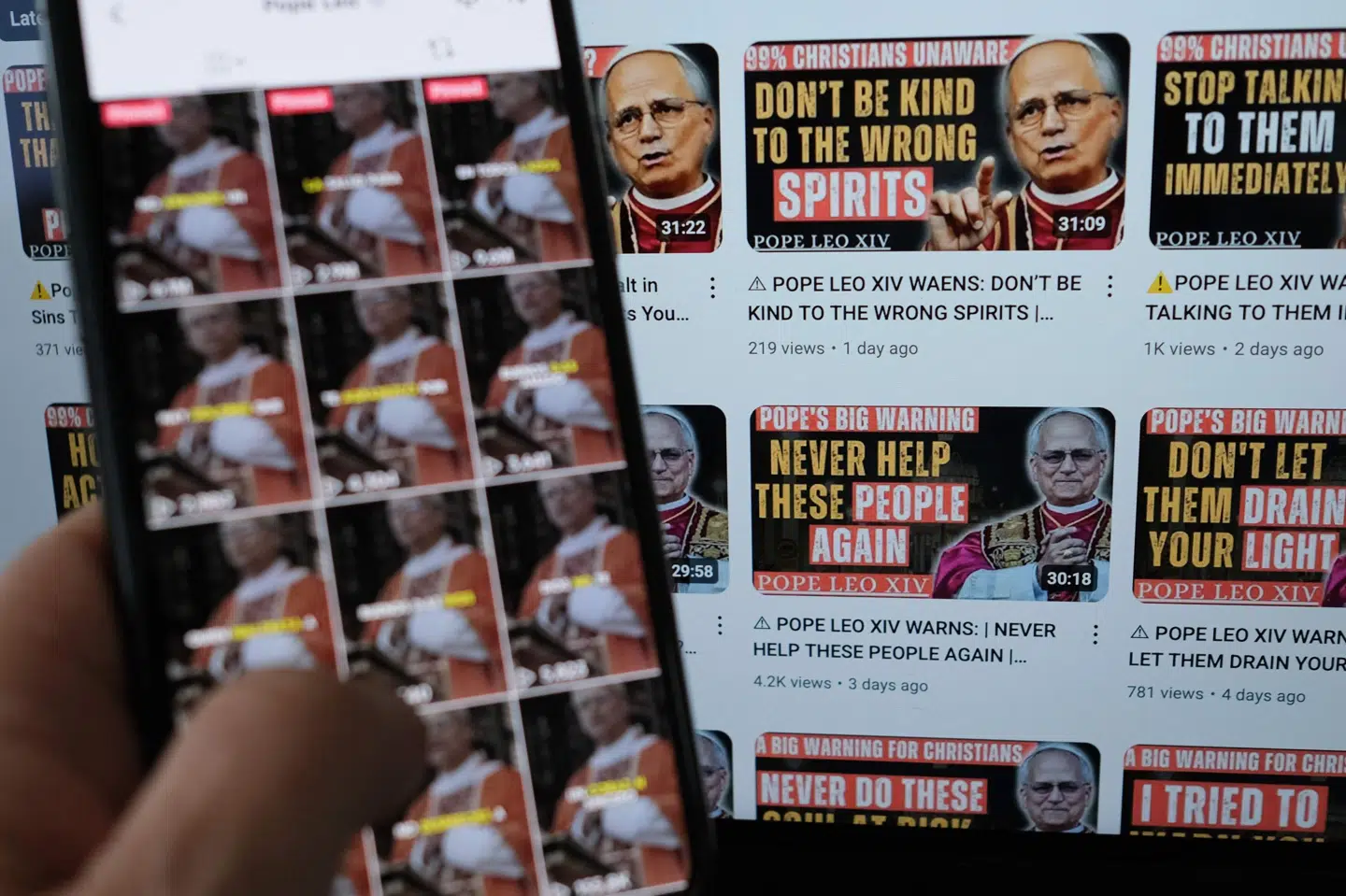 Et bredt flertal i Folketinget vil have øget beskyttelse mod deepfake-billeder og -videoer. (Arkivfoto).