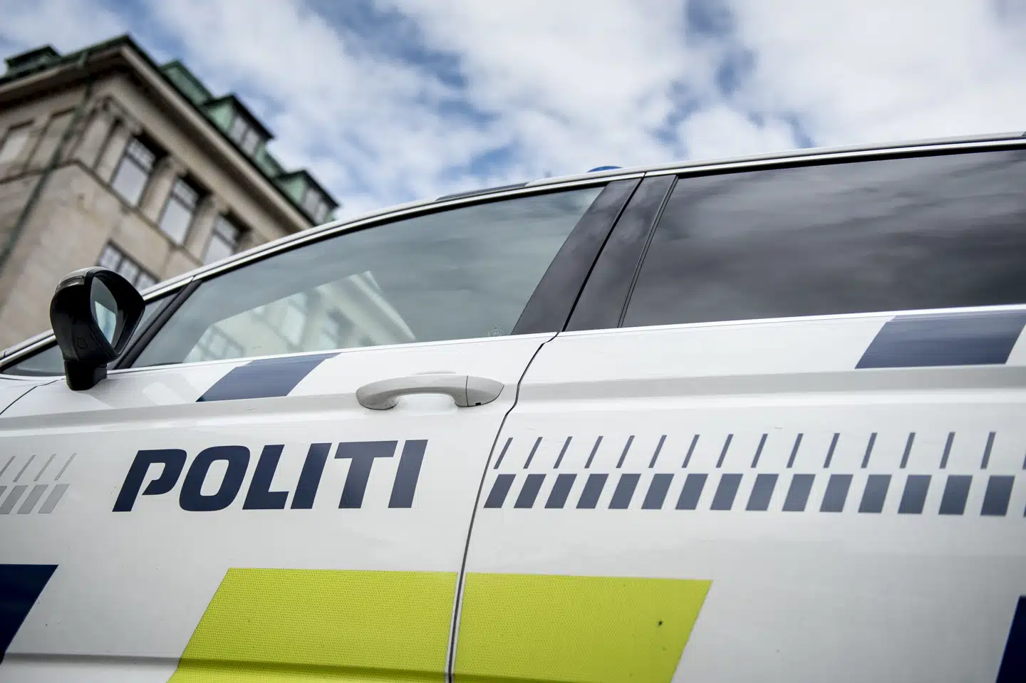 En 26-årig mand er blevet kendt skyldig i et drab på en 25-årig mand på Frederiksberg sent om aftenen i marts sidste år. Politiet fandt dagen efter offeret dræbt i sin bil i en parkeringskælder. (Arkivfoto).