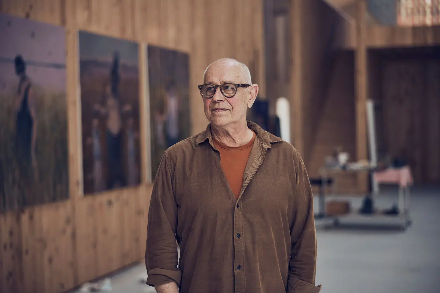 Michael Kvium i sit atelier. Hans malerier er populære, både blandt danskerne og danske museer.