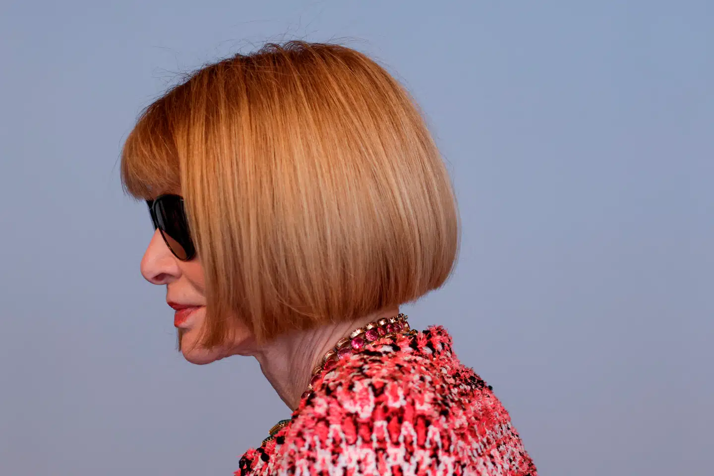 Den 75-årige britisk-amerikanske mediechef træder tilbage som chefredaktør for verdens største modemagasin efter næsten fire årtier.