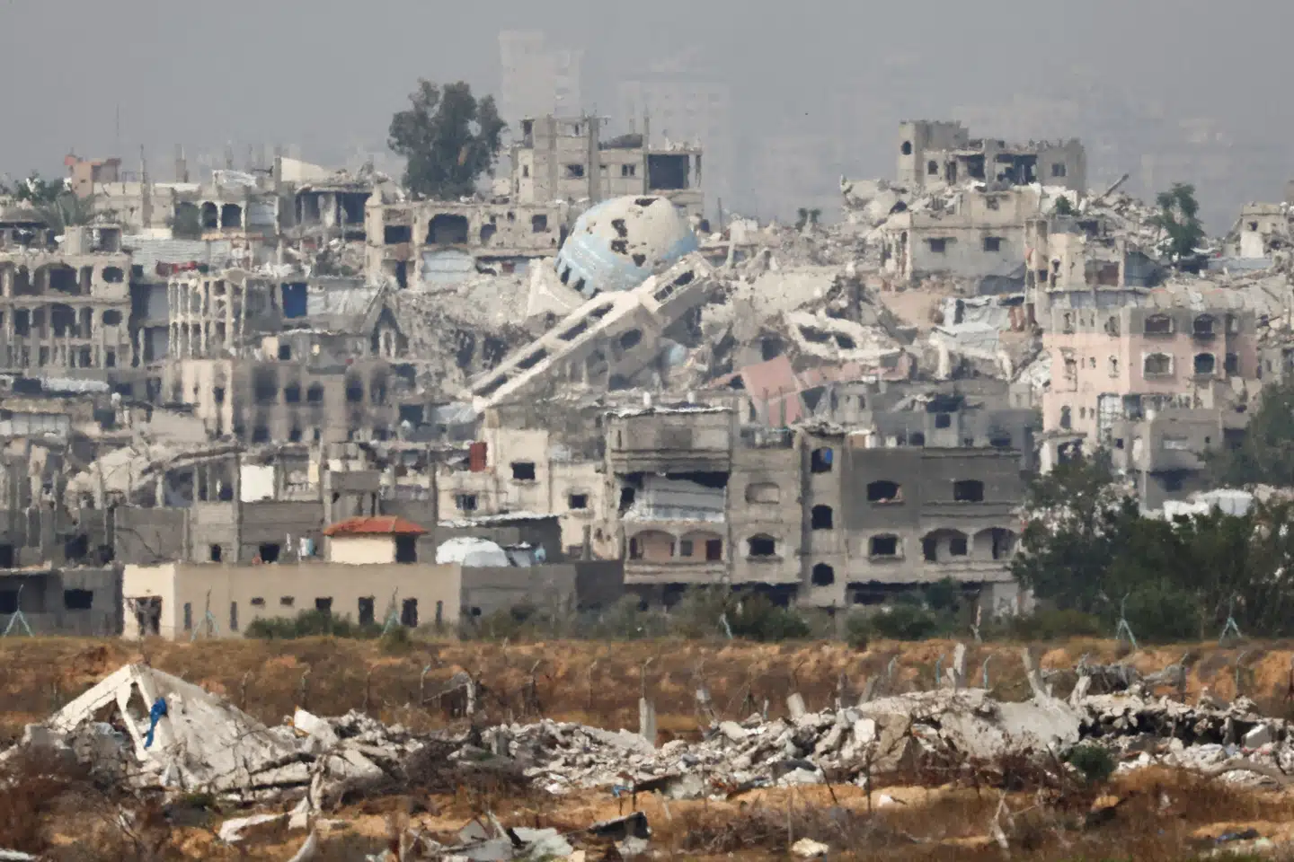 Ødelæggelser i det nordlige Gaza set fra den israelske side af grænsen i maj.