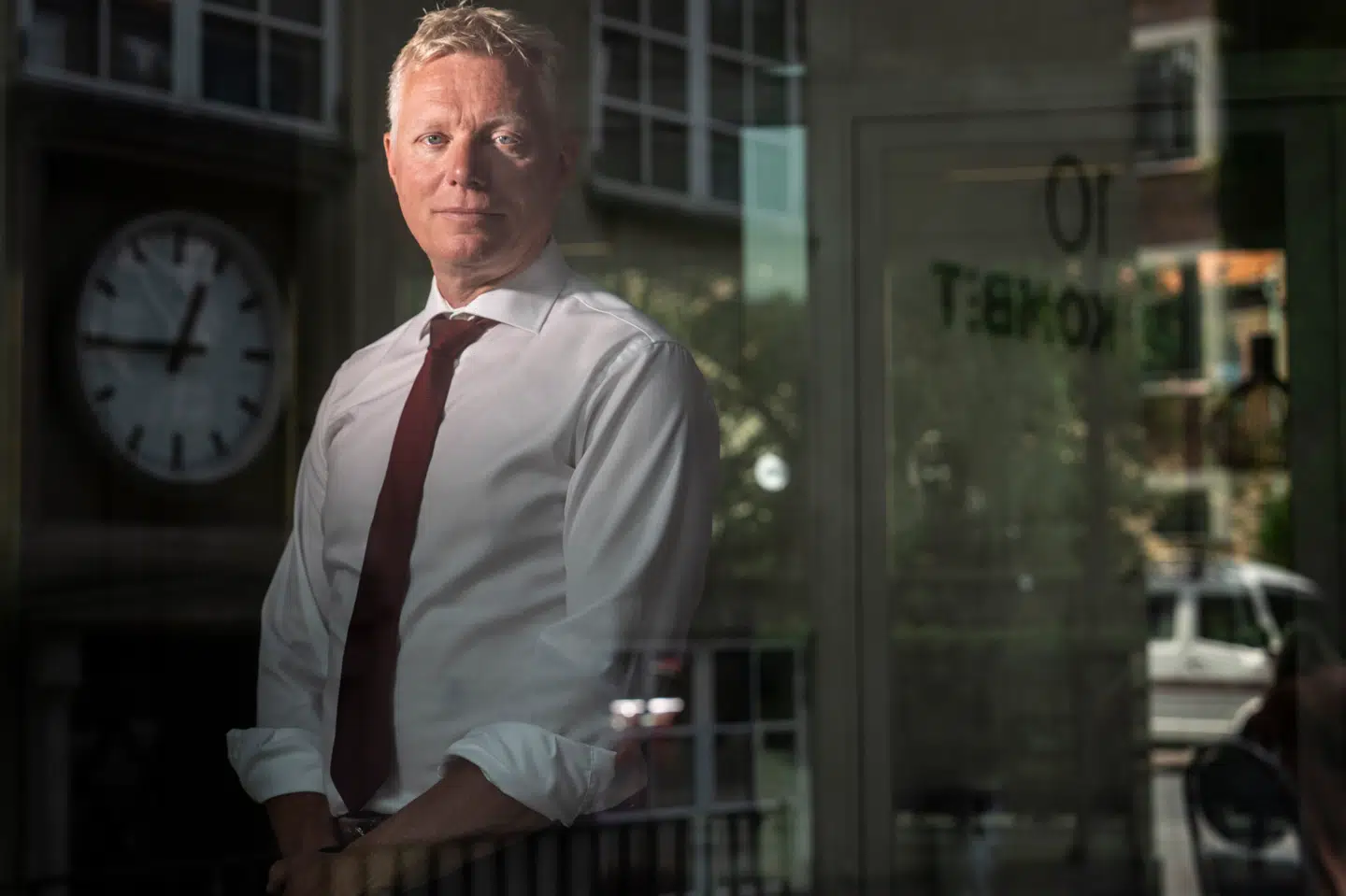 Uret tikker. Den kunstige intelligens breder sig overalt og kan også blive en stor hjælp i landets 98 kommuner, når den målrettes og bruges rigtigt. Kristian Vengsgaard, som er topchef i kommunernes fælles it-leverandør, Kombit, gør klar til at koordinere og få de bedste af de mange løsninger, som allerede kører, bredt ud til alle.