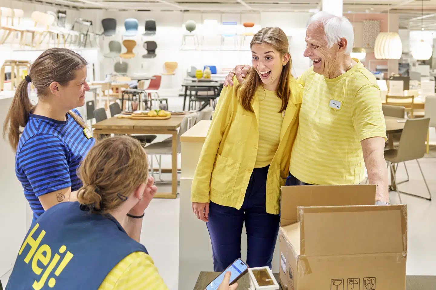 Niels Stougaard er 77 og arbejder stadig i IKEA hver uge, selvom hans alder og arbejdsliv for længst har gjort ham fortjent til at nyde sit otium.