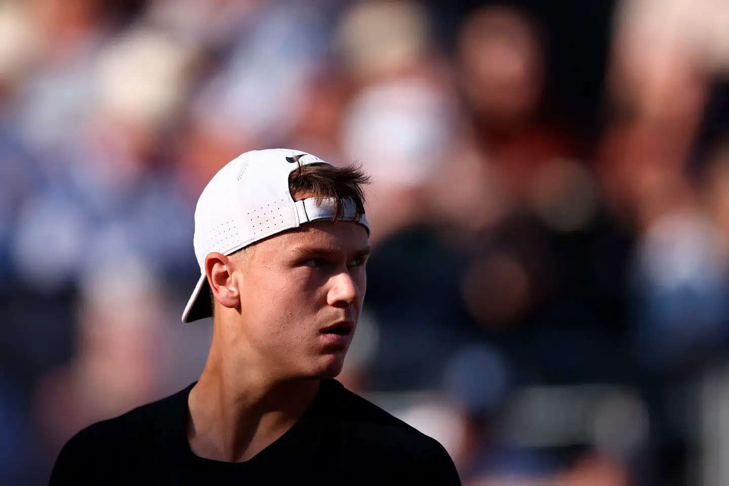 Holger Rune blev professionel tennisspiller i en alder af 16 år. I dag er han 22 år gammel og ligger nummer otte på verdensranglisten.