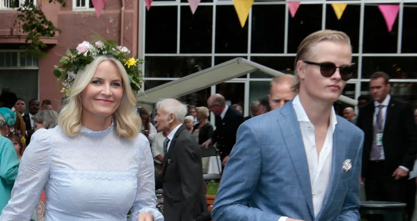 Marius Borg Høiby med sin mor, kronprinsesse Mette-Marit.