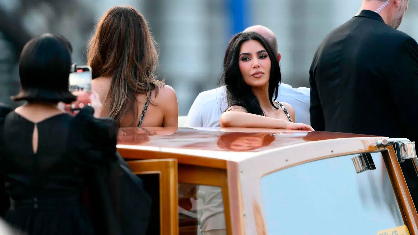 Gæstelisten er så stjernespækket, at den får en klar stjernehimmel til at blegne.