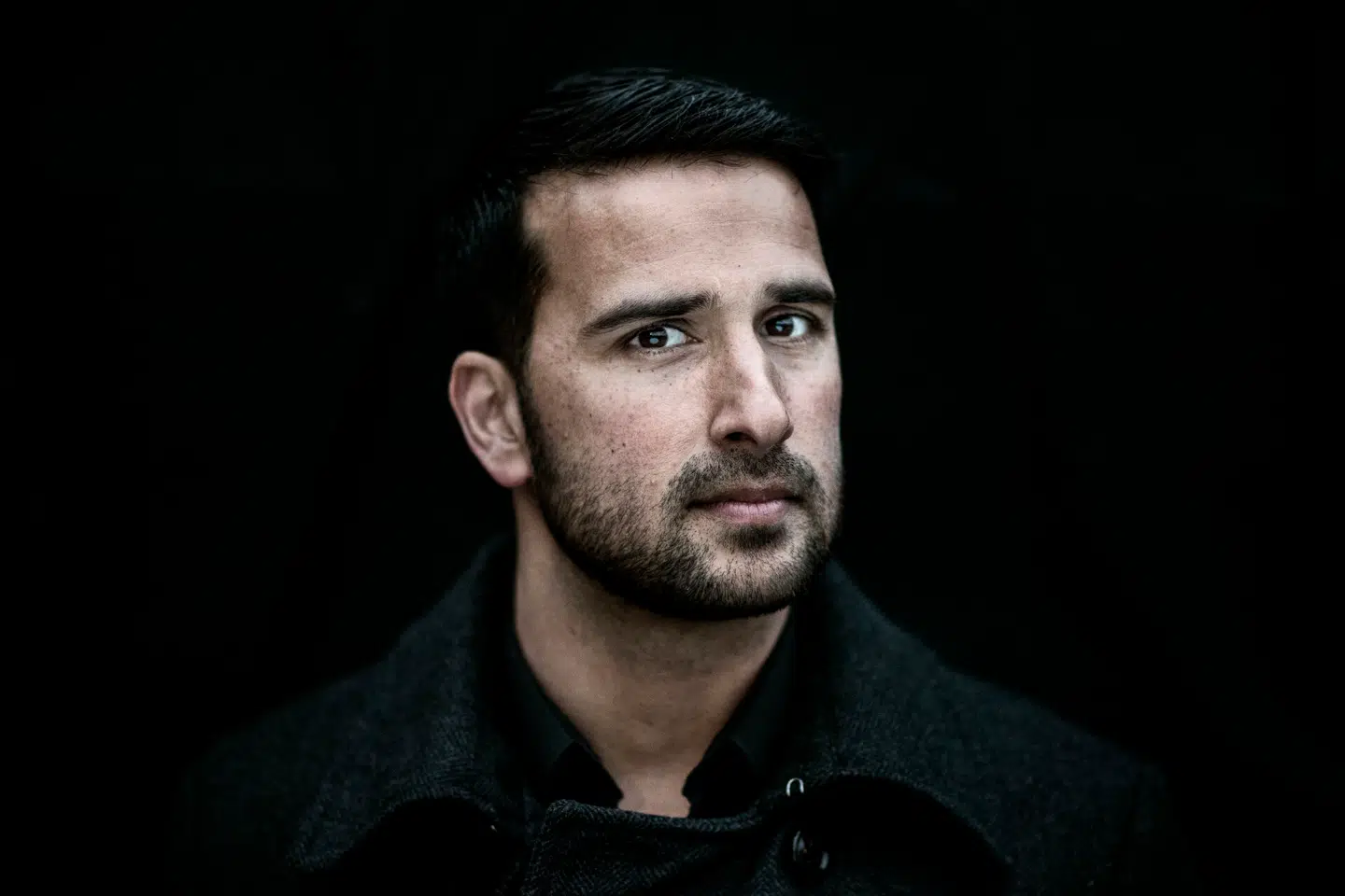 »Udtalelsen fra Amichai Chikli er en generaliserende og stærkt polariserende analyse, der kobler europæiske venstrefløjspartier direkte sammen med islamistiske kræfter og beskylder dem for antisemitisme,« siger Kashif Ahmad.