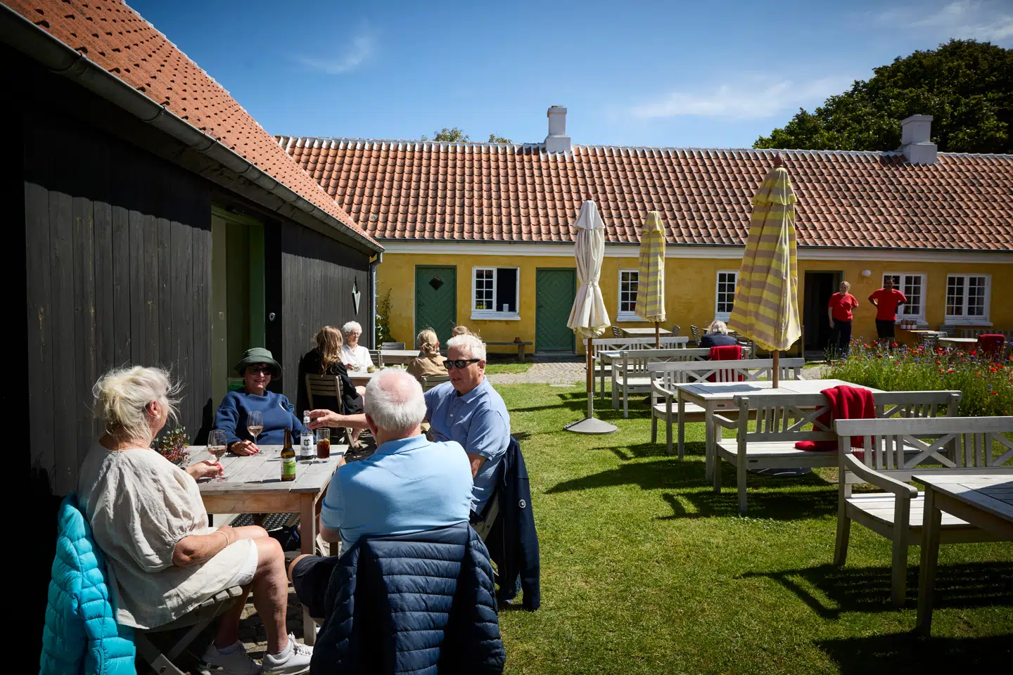 Café Saxild ligger i Saxilds Gård og er nabo til Anna og Michael Anchers hus, et af Danmarks smukkeste kunstnerhjem.