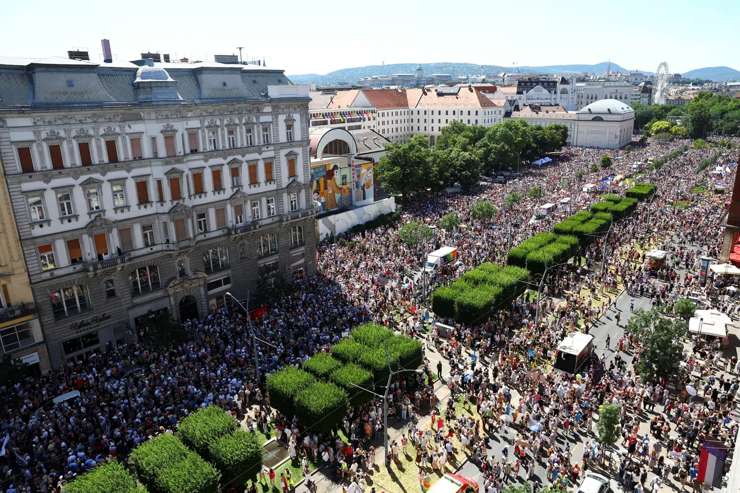 Budapest Pride March er lørdag eftermiddag gået i gang i Ungarns hovedstad - på trods af et forbud fra landets politi og modstand fra den nationalkonservative regering under ledelse af premierminister Viktor Orbán.