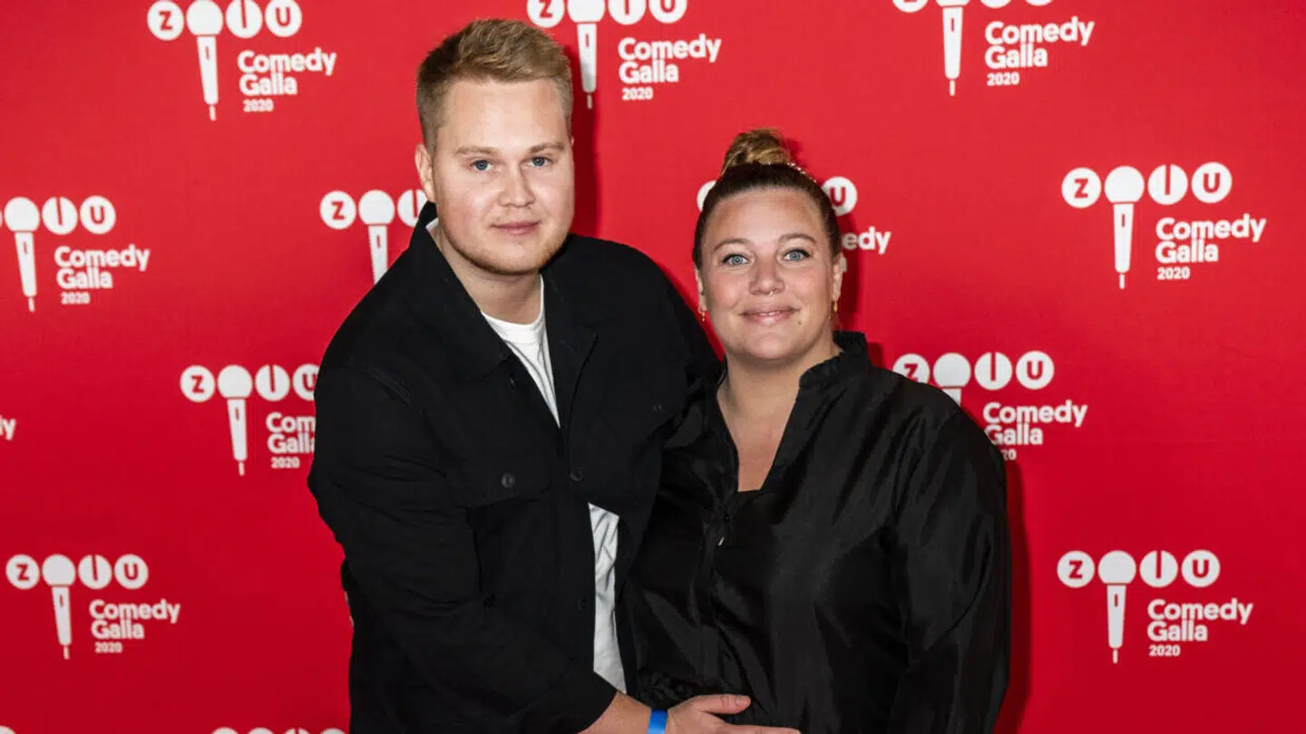 Lasse Madsen og Ane Høgsberg mødte hinanden for første gang til et comedyevent i Aarhus, da han var 16 år gammel, og hun var 22. Efter mange års venskab udviklede forholdet sig til kærlighed. Billedet er fra Ane Høgsbergs første graviditet i 2020. (Arkivfoto).