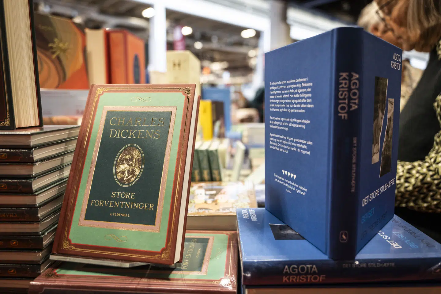 Danmark har verdens højeste bogmoms, og derfor har kulturminister Jakob Engel-Schmidt (M) store forventninger til, at momsen bliver fjernet. (Arkivfoto).