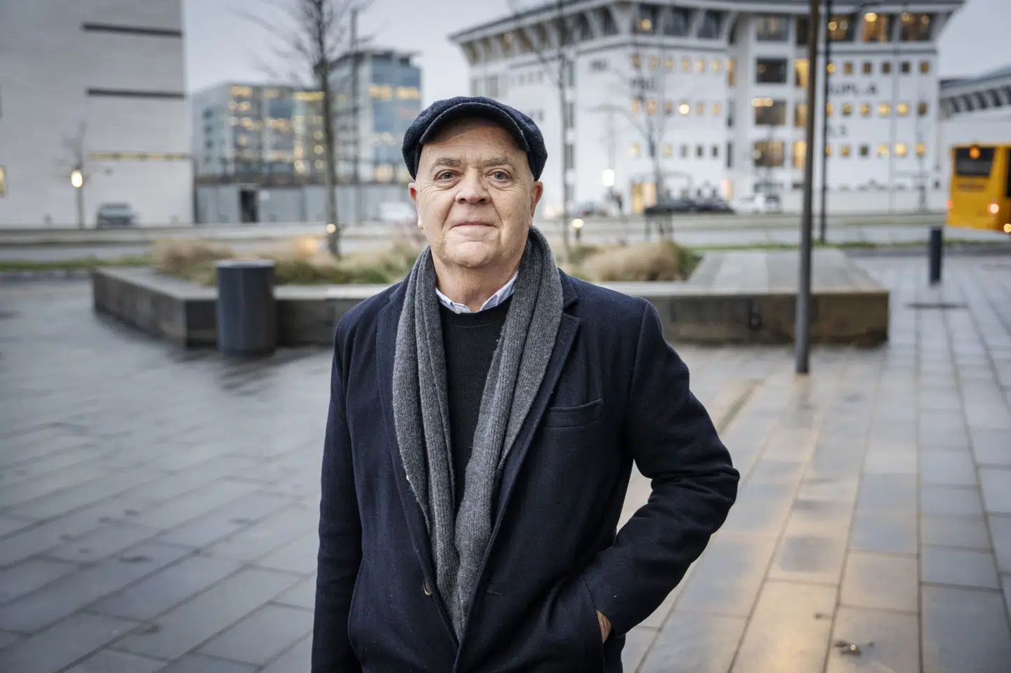 Tv-vært Jes Dorph-Petersen ses her foran Østre Landsret, da erstatningssag mod advokat blev indledt. Dorph tabte i landsretten, men ankede til Højesteret, som nu har sat dato på behandlingen af sagen.