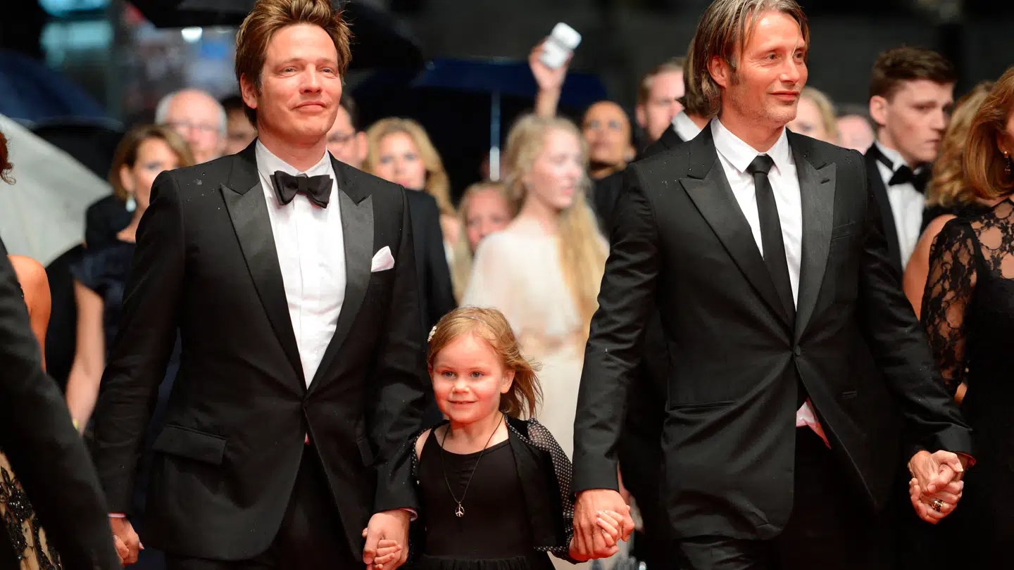 Danish director Thomas Vinterberg (L), actress Annika Wedderkopp, Danish actor Mads Mikkelsen arrive for the screening of »Jagten« (The Hunt) presented in competition at the 65th Cannes film festival on May 20, 2012 in Cannes. AFP PHOTO / ANNE-CHRISTINE POUJOULAT ANNE-CHRISTINE POUJOULAT / AFP