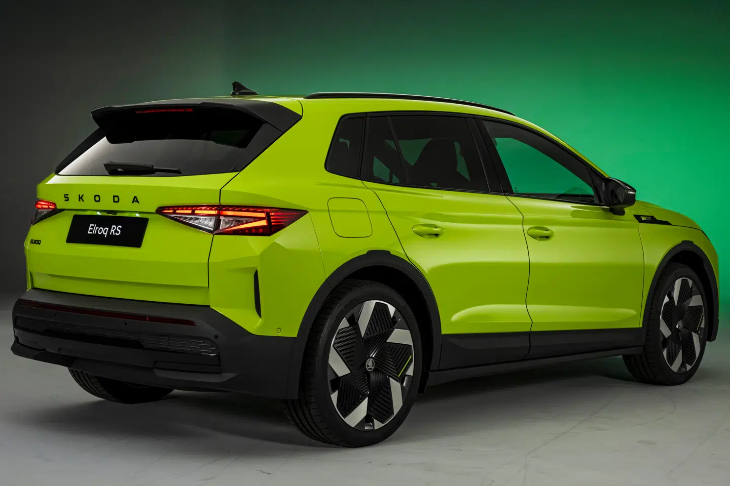 Skoda Elroq er den nærmeste konkurrent til Teslas Model Y. Skodaen var den mest populære bilmodel hos danskerne i juni måned.