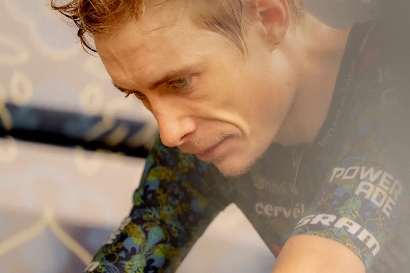 En koncentreret Jonas Vingegaard under Tour de France 2024.