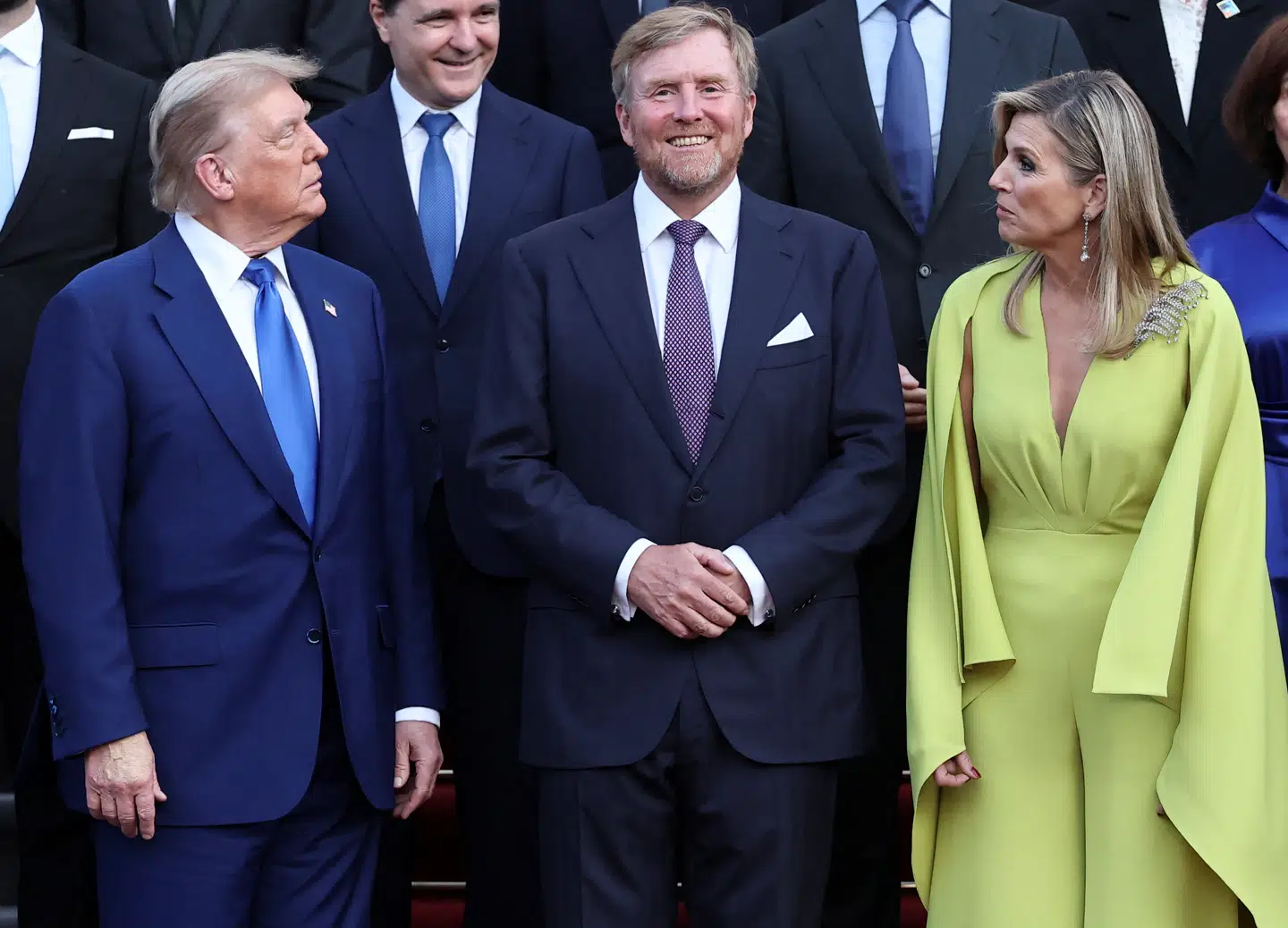 Det hollandske kongepar tog imod Donald Trump under NATO-topmødet i Haag, men dronning Maxima endte med at gå viralt efter deres pressefotografering, som du kan se i videoen øverst i artiklen.