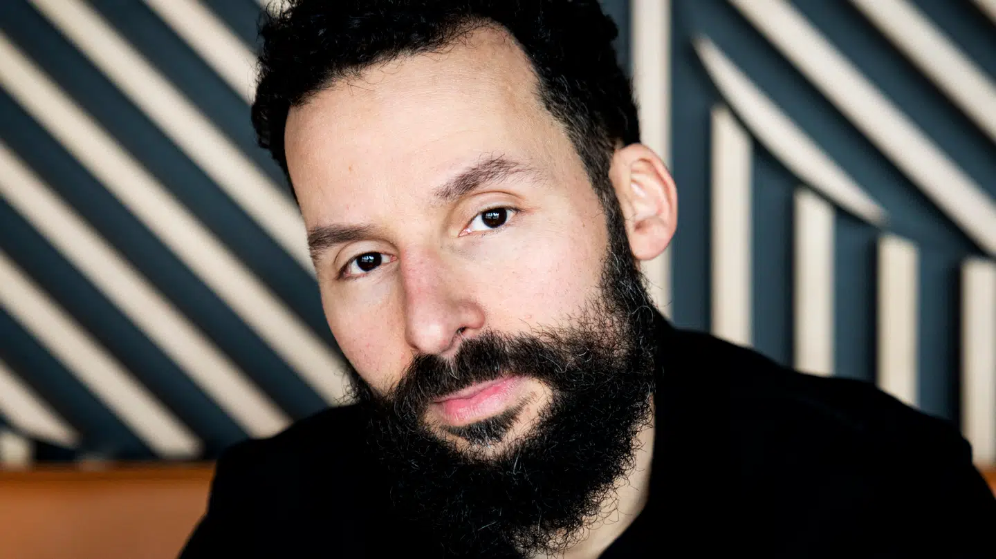 Debattør og sanger Isam B er i øjeblikket aktuel med albummet 'den heldigste mand i Europa.'