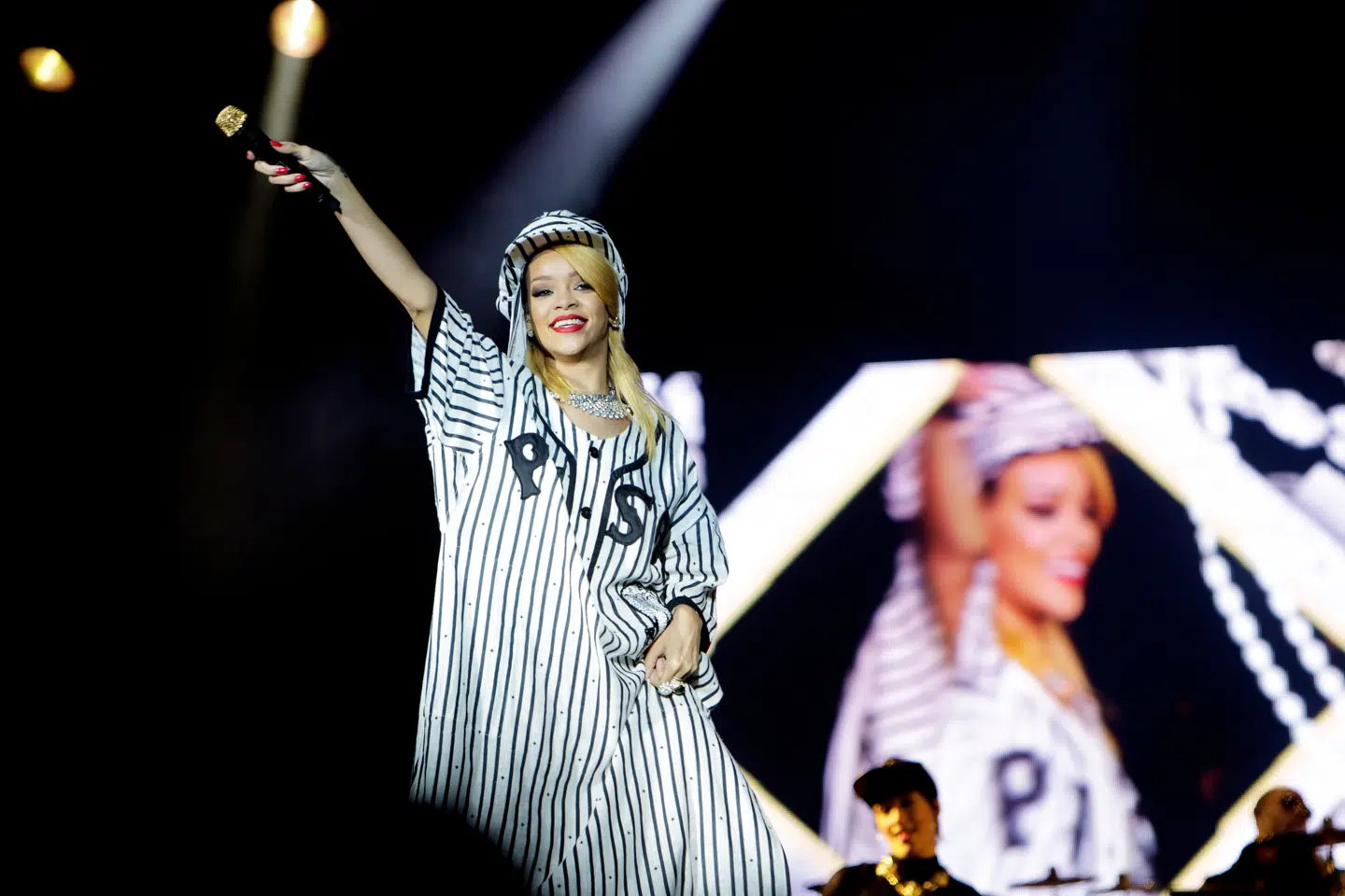 Rihanna underholdte en pakket Orange Scene på Roskilde Festival i 2013.