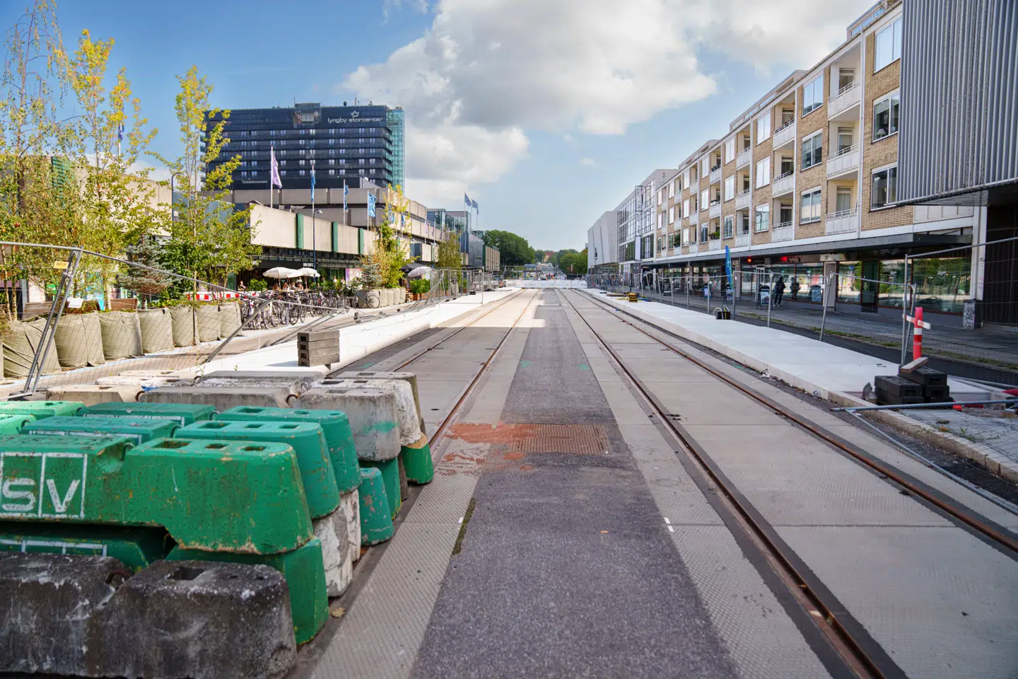 »Letbanen var allerede under idéfasen et forældet, tåbeligt fejlvalg,« mener Søren Rasmussen. Her er byggeriet af Hovedstadens Letbane er i gang på Lyngby Hovedgade 2024.