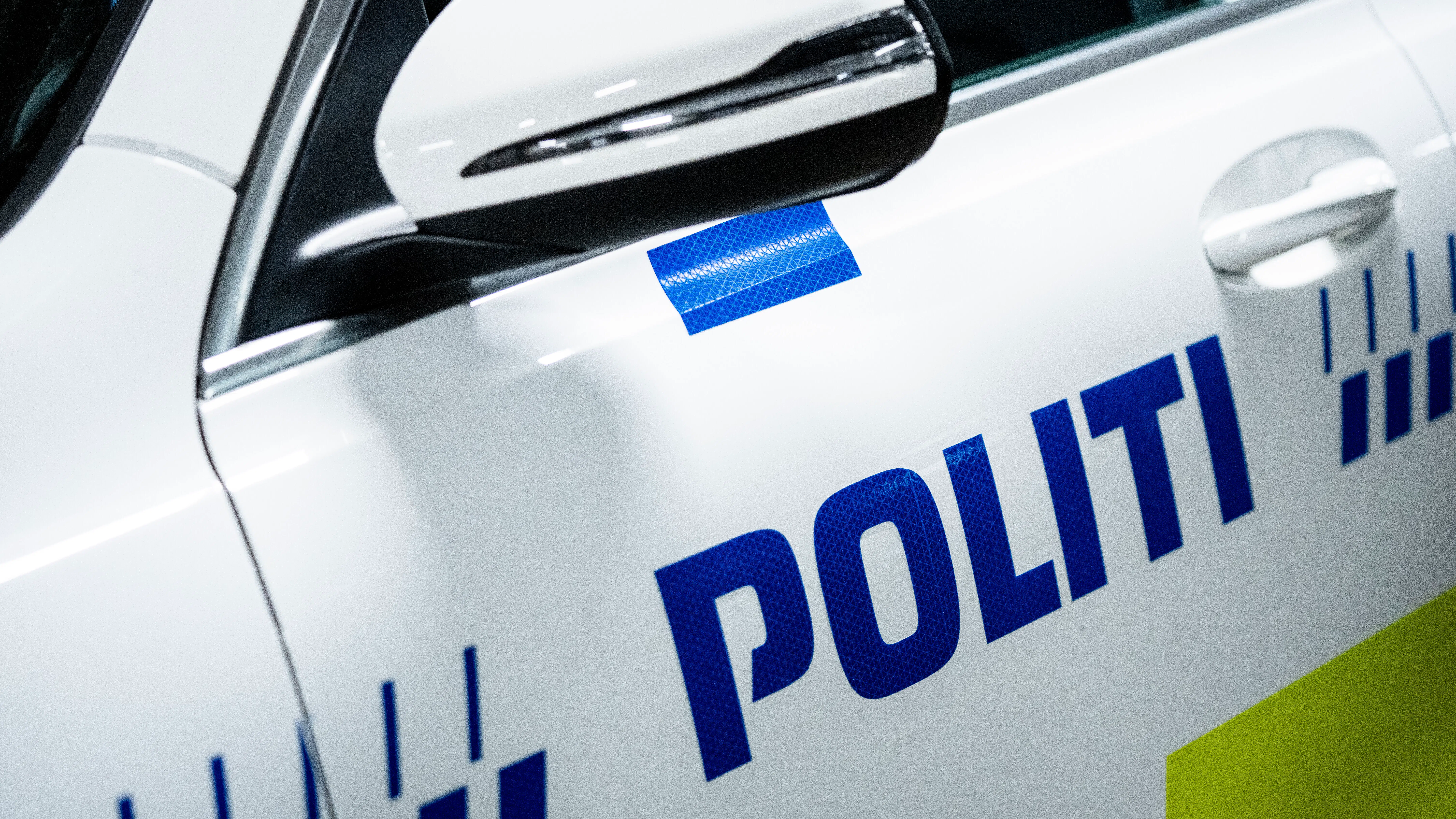 Gik amok: Kvinde bed betjent i benet og spyttede en anden i hovedet