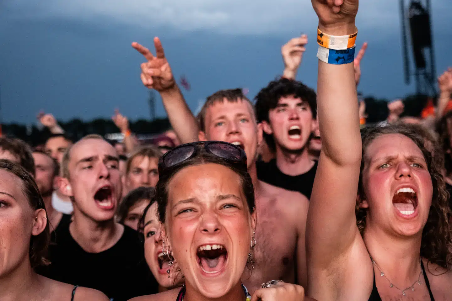 Publikum til Fontaines D.C på Orange Scene, der blev mest omtalt for en Palæstina-aktion undervejs. Mange gæster kender ikke bandet - eller ret mange andre af de optrædende bands.