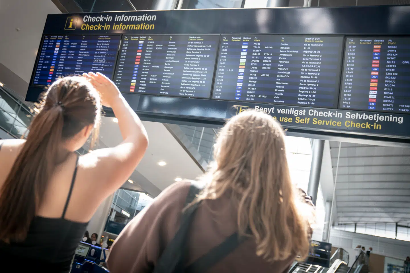 Du skal tjekke din afgang en ekstra gang. Flere fly til Frankrig er aflyst, og der kan komme forsinkelser.