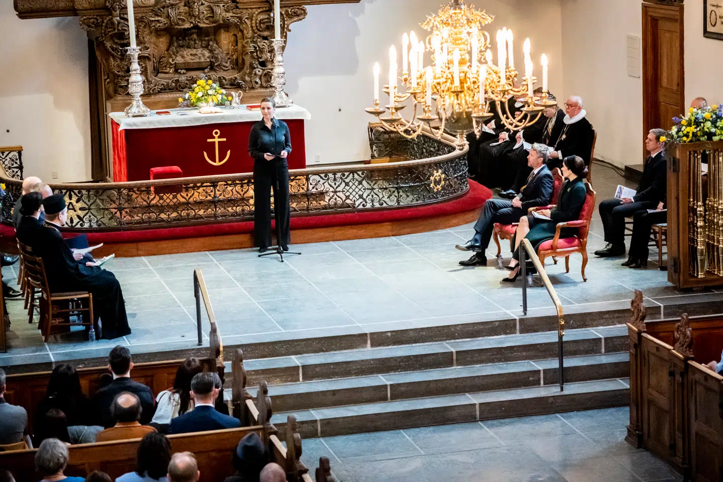 En kristen bølge er på mange måder rullet ind over det danske folketing. Her ses statsminister Mette Frederiksen (S) under en gudstjeneste på årsdagen for krigen i Ukraine i Holmens Kirke i København i 2023.