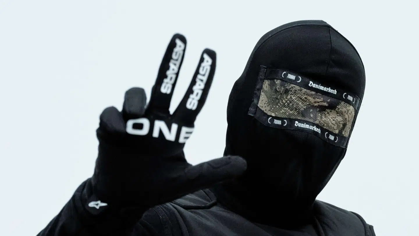 Hvem er manden bag masken?