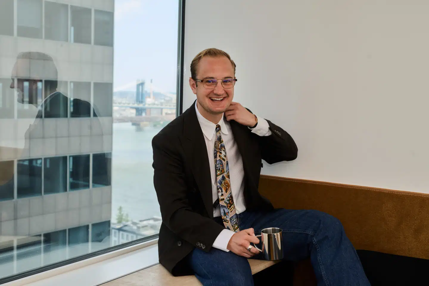 Adam Holms karriere begyndte omringet af vodkasjatter og kunstig røg på de københavnske natklubber, hvor han allerede som 15-årig blev natklubfotograf. PR-foto