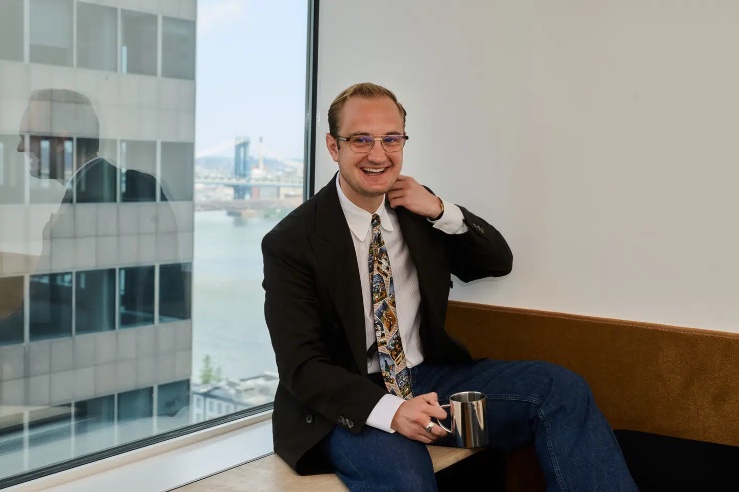 Adam Holms karriere begyndte omringet af vodkasjatter og kunstig røg på de københavnske natklubber, hvor han allerede som 15-årig blev natklubfotograf. PR-foto