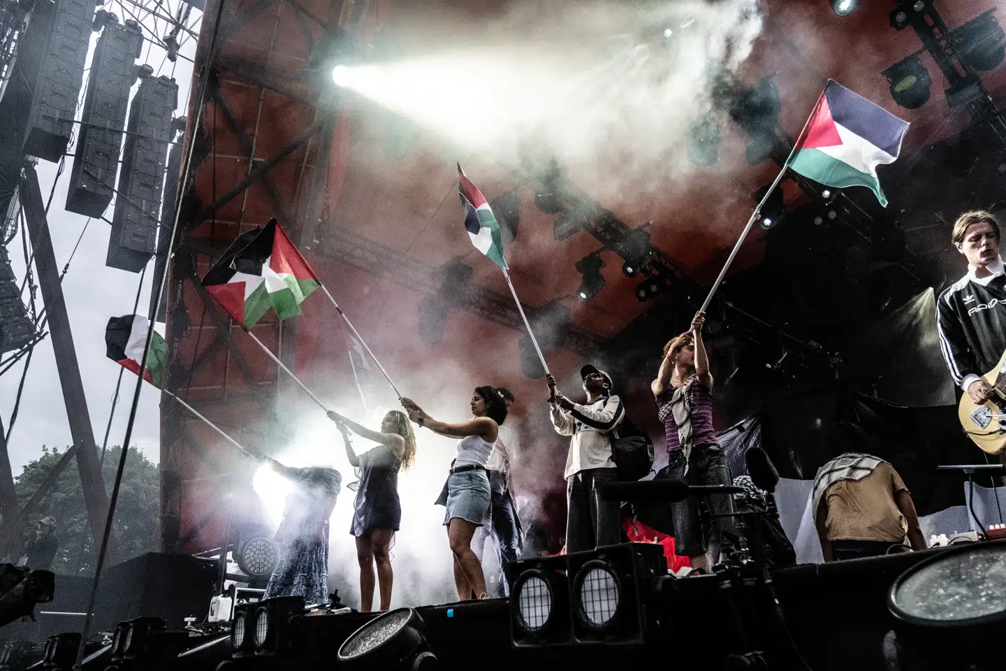 2. juni inviterede bandet Fontaines D.C. folk op på Orange Scene, der viftede med palæstinensiske flag, mens antiisraelske budskaber tonede frem på storskærmene.