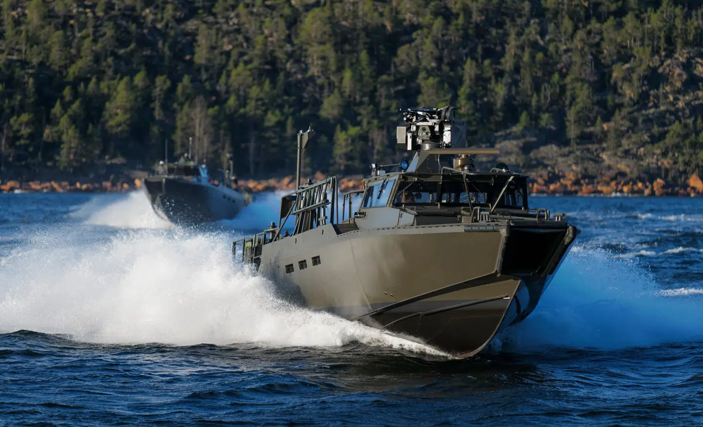 Selvom detaljer om den specifikke type kampbåd og deres præcise operative formål endnu ikke er offentliggjort, er fartøjerne kendt for deres alsidighed og evne til at operere effektivt i forskellige miljøer og missionstyper.