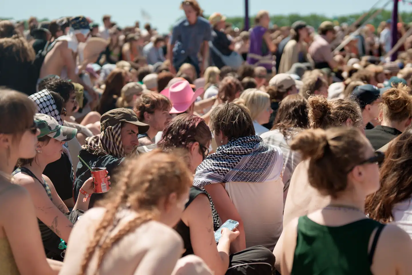 På årets Roskilde Festival kunne publikum forleden høre unge aktivister som Nina Sikkersoq, Greta Thunberg og Dalia Kababo i samtale om global retfærdighed på Re:Act scenen.