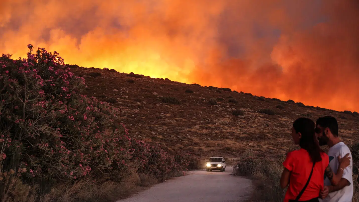 Voldsomme naturbrande har ramt Tyrkiet – her Izmir-provinsen. Nu har Udenrigsministeriet udsendt en advarsel.