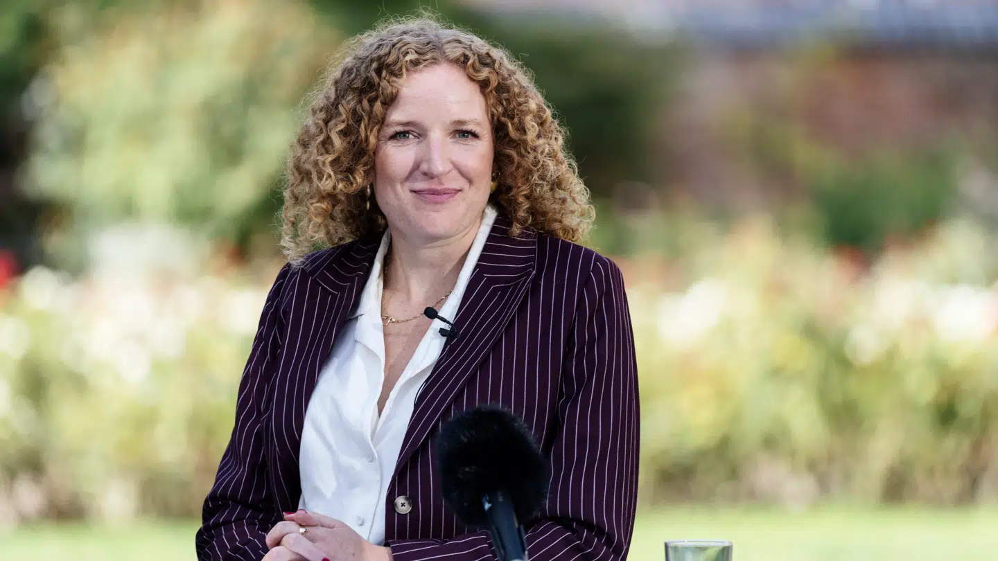 Ifølge Se og Hør har Rosa Lund (Ø) masser at smile af for tiden.