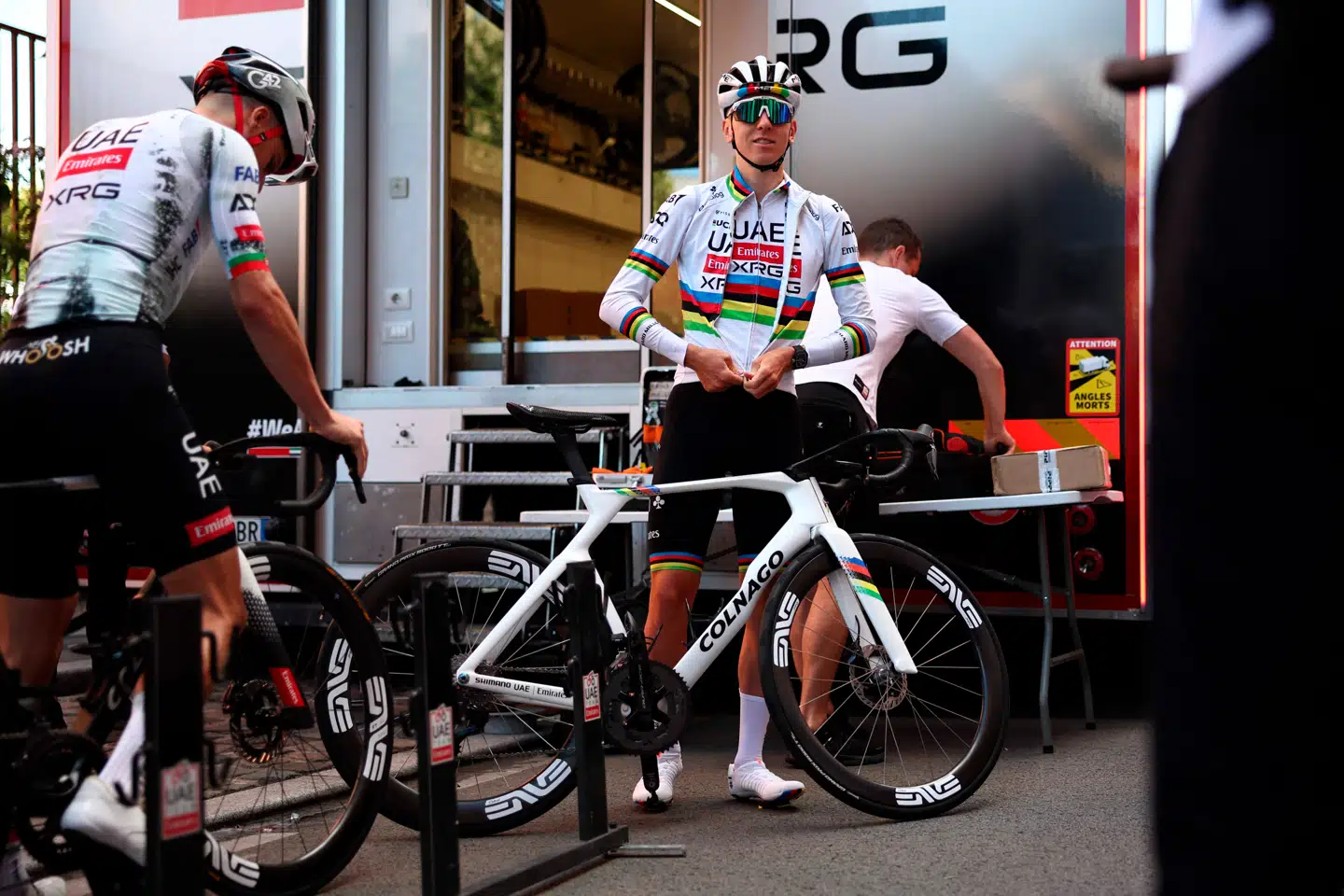 To korte, men meget stejle knolde med henholdsvis ni og fem kilometer til mål vil formentlig læsse de helt tunge sprintere af og kan måske give en indikation på Tadej Pogacars Tour-strategi.