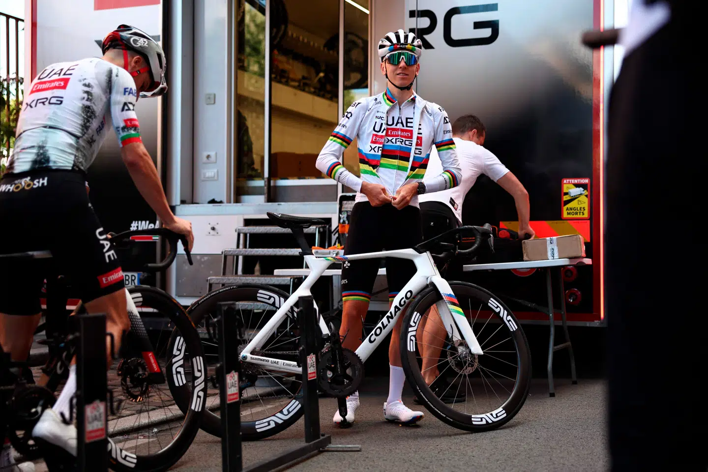 To korte, men meget stejle knolde med henholdsvis ni og fem kilometer til mål vil formentlig læsse de helt tunge sprintere af og kan måske give en indikation på Tadej Pogacars Tour-strategi.