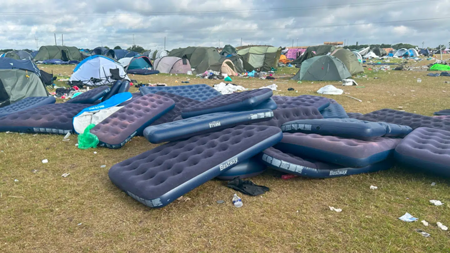 Ekstreme mængder madrasser efterlades på Roskilde Festival.
