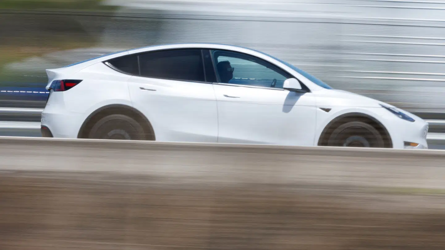 Det står endnu ikke klart, om det er en funktionsfejl i Teslaen, der var skyld i dødsfaldene.