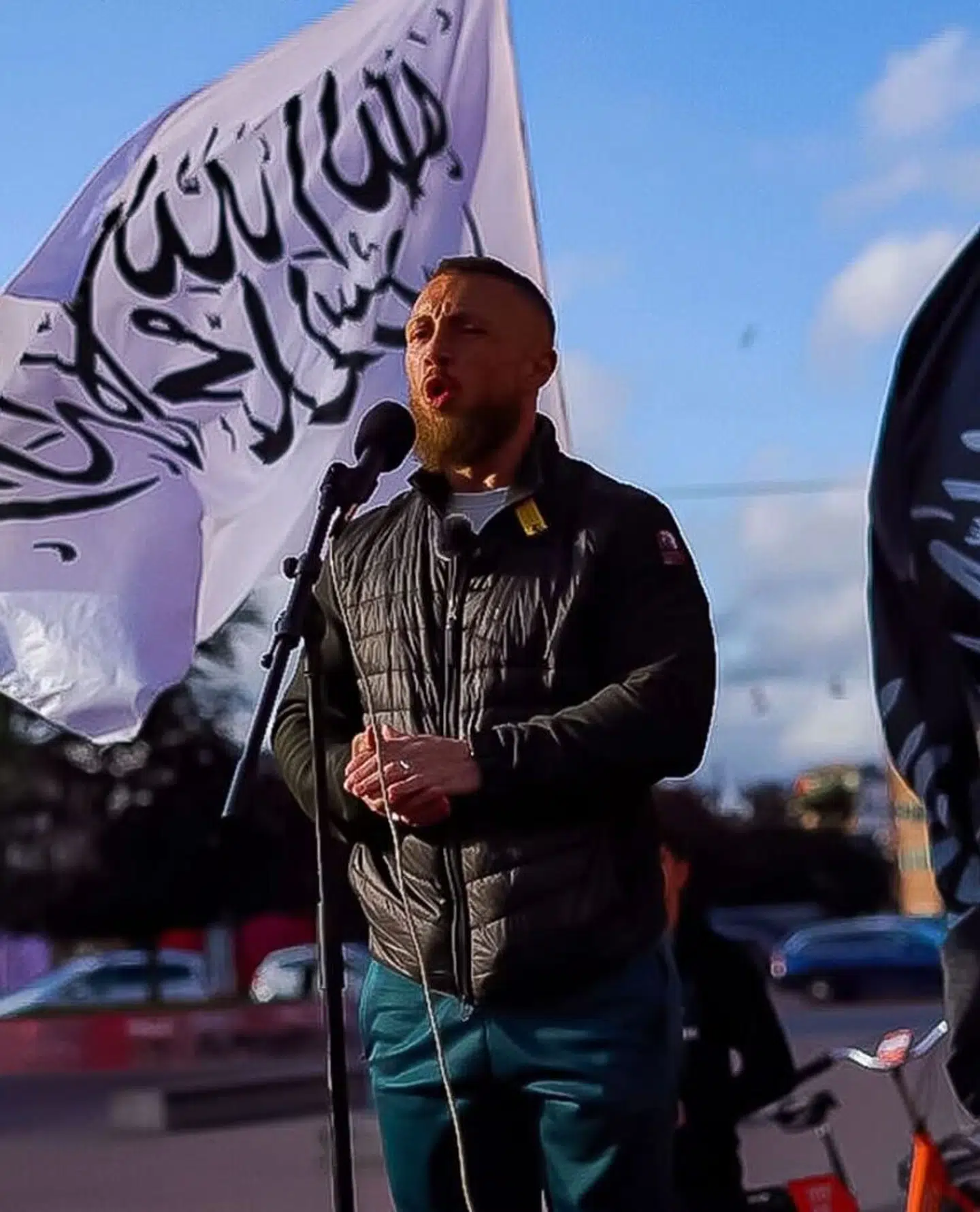 Her ses Sebastian Østerfelt under en demonstration arrangeret af Hizb ut-Tahrir på Den Røde Plads på Nørrebro i København.