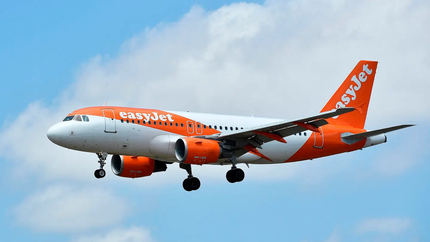 Hos flyselskabet easyJet og det dertilhørende Swissport får de ansatte en bonus, hvis de spotter en for stor eller tung bagage.