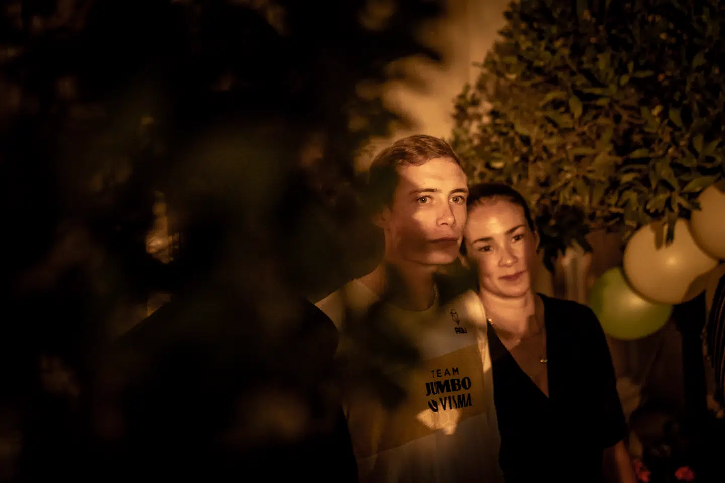 Trine Hansen og Jonas Vingegaard under en fejring af hans første Tour de France-sejr i 2022.