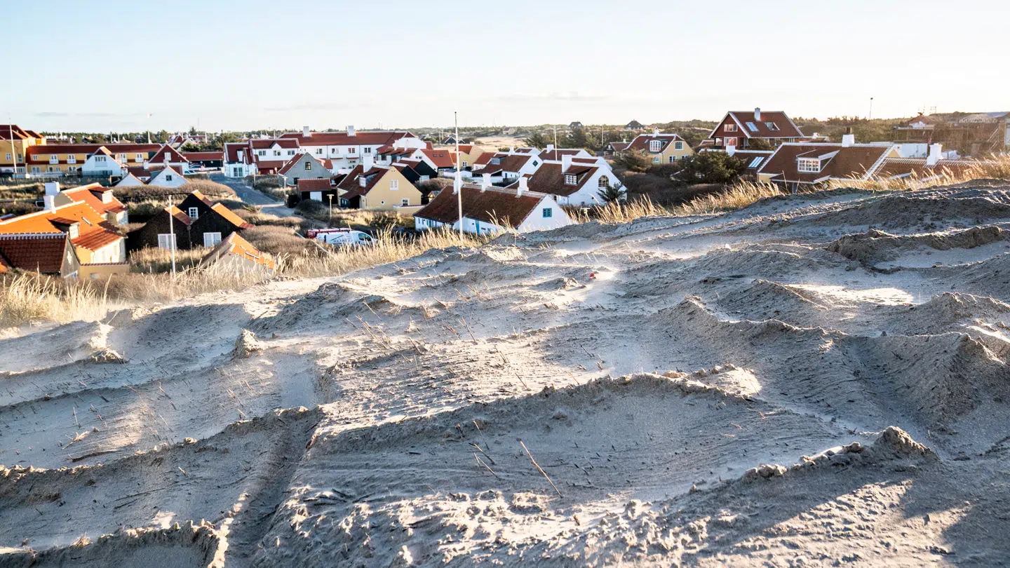 Leo Grønvalls liebhaver-sommerhus skulle ifølge Nybolig ligge yderst på Skagens pynt – og være omgivet af hav på alle sider.