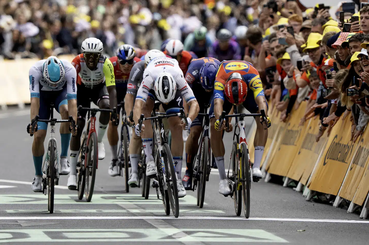 Tim Merlier slog Jonathan Milan i en tæt duel i Dunkerque.