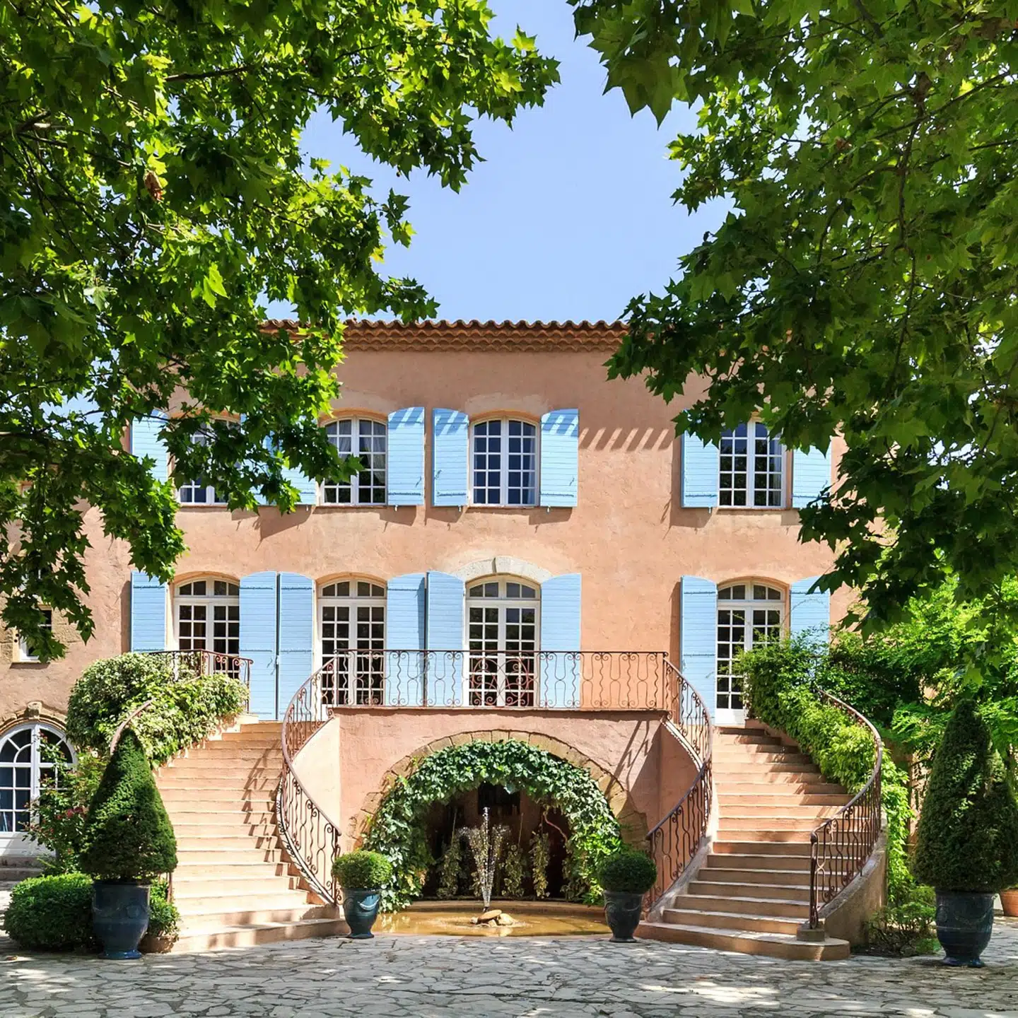 Vinslottet Châteaux Vignelaure ligger i det sydøstlige Frankrig og har længe været til salg.