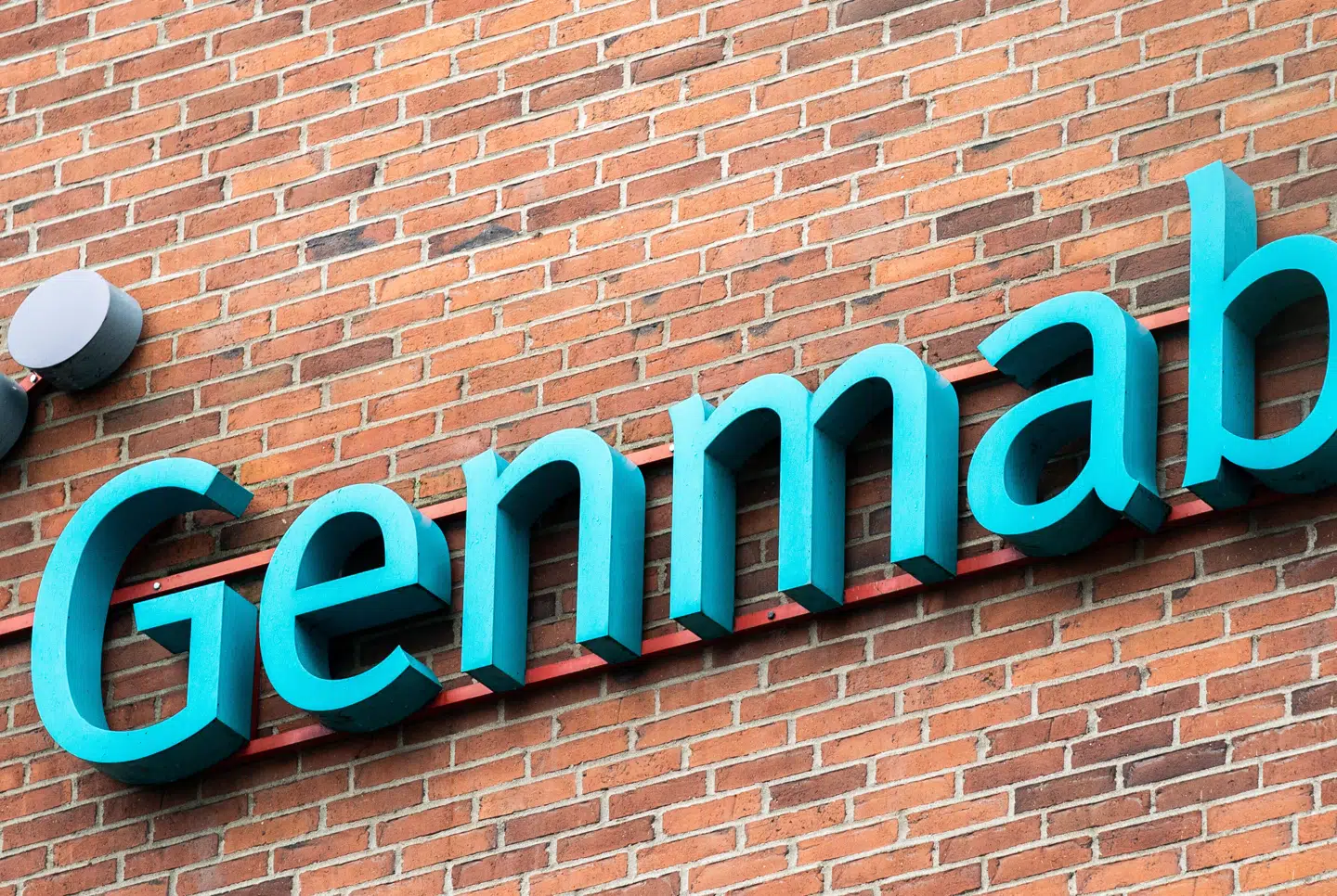 Genmab holder til på Kalvebod Brygge i København.